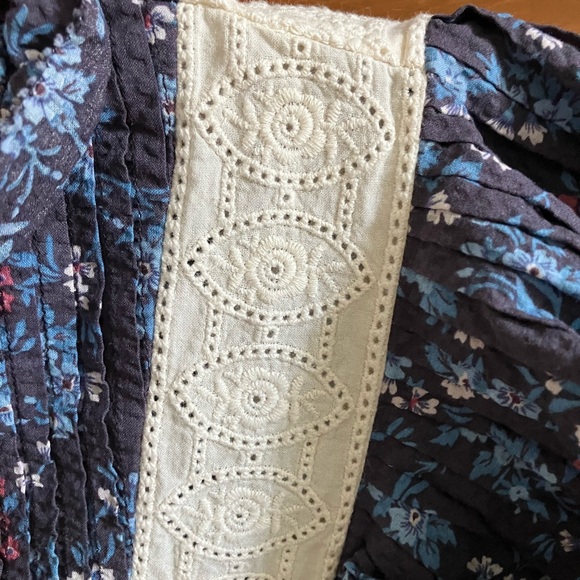 Sea New York navy floral ruffle sleeve top with lace trim Sz L - Picture 5 of 5